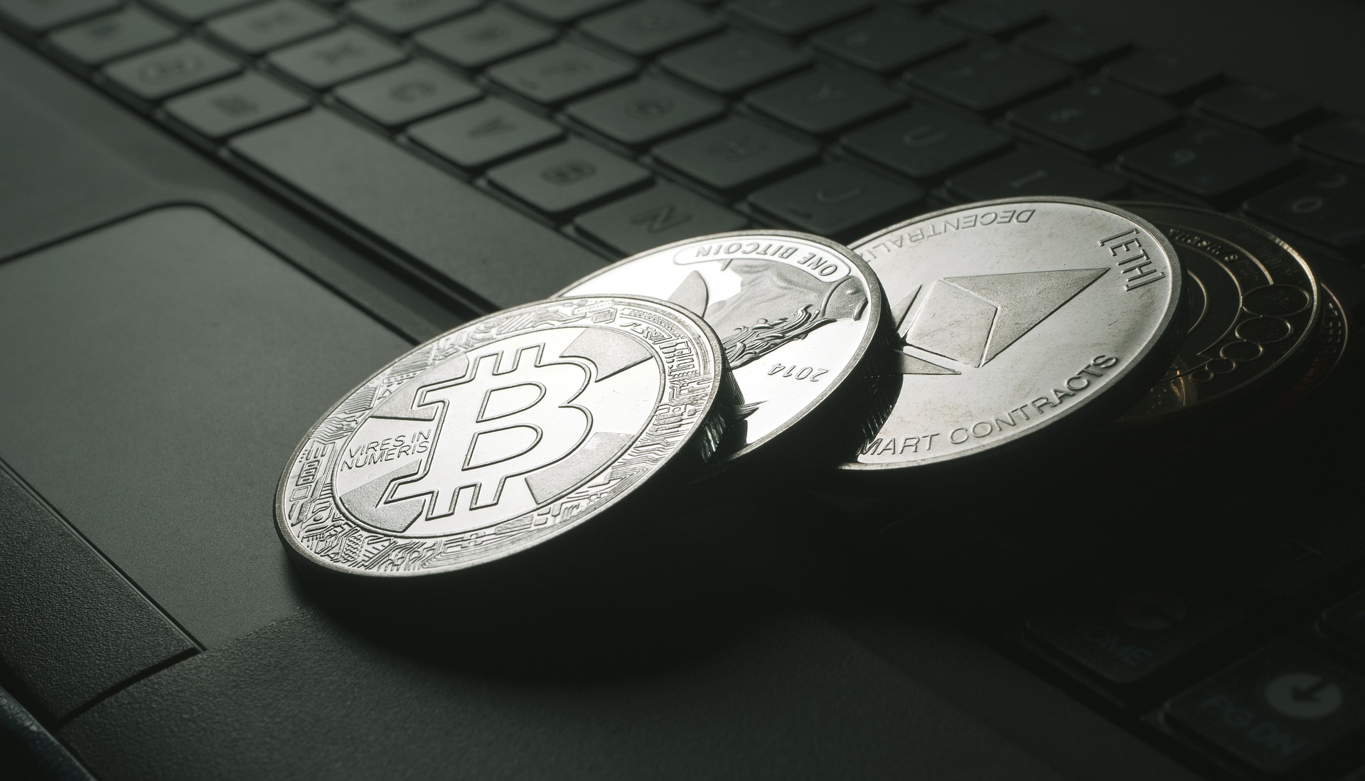 bitcoin-g1ea9a05b7_1920