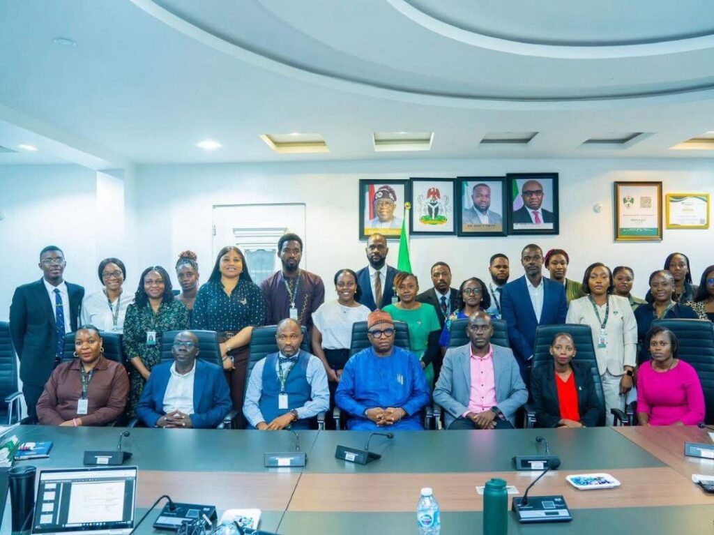 Dr Vincent OLATUNJI a reçu ce 06 aout 2025, une délégation de l’Office ougandais de Protection des Données Personnelles lors d'une visite d'étude à la Commission.
